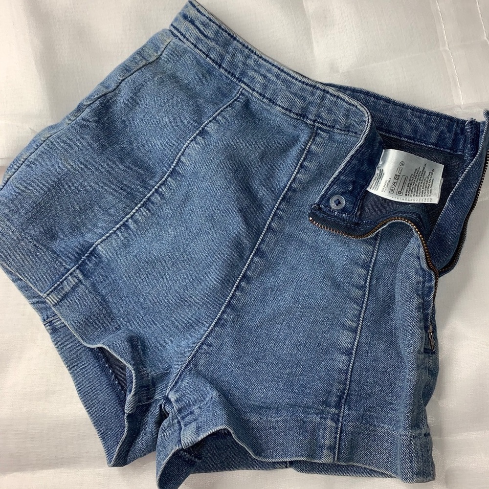 High wasted light wash H&M shorts